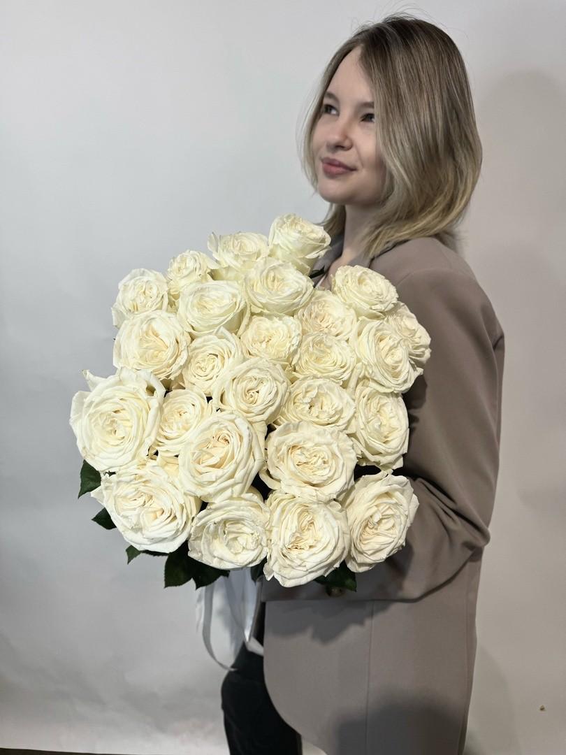Белые розы 25 штук
