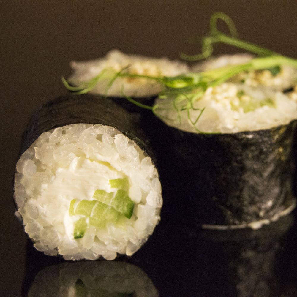 Маки сыр огурец