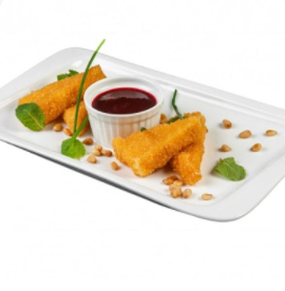 Жареный сыр с ягодным соусом