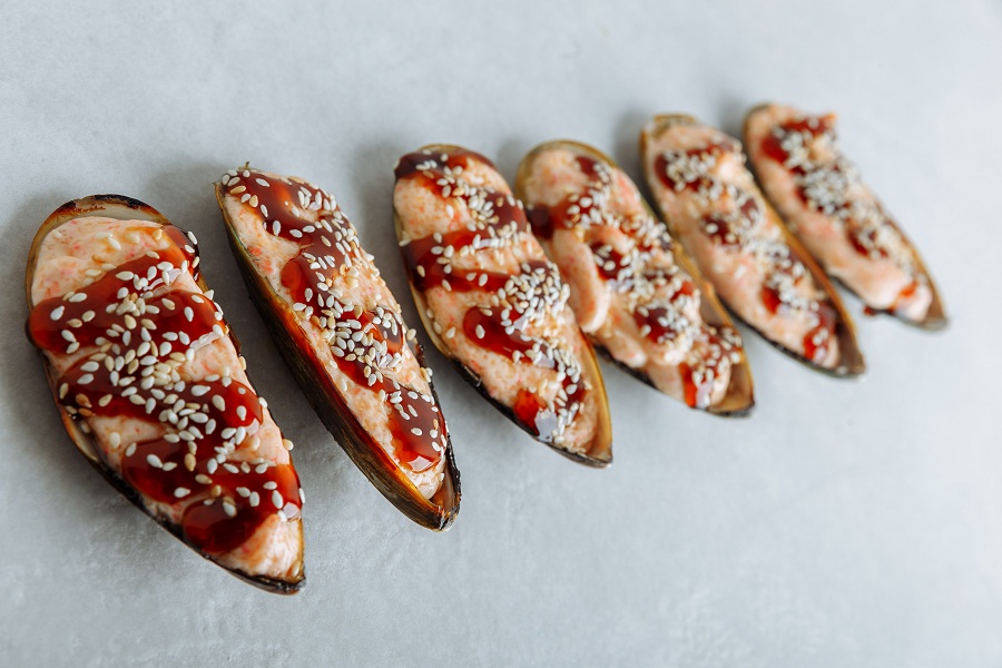 Мидии запеченные в сырном соусе 6 шт.