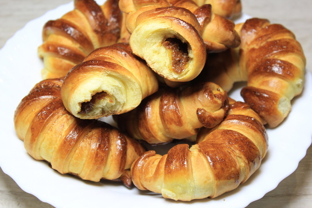 Рогалик с вареной сгущенкой