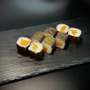 Маки с лососем