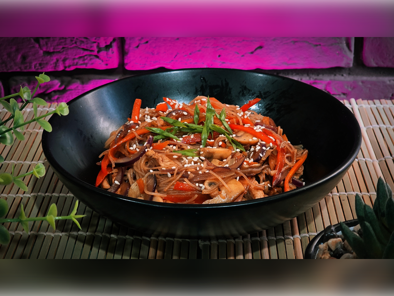 Фунчоза с грибами и овощами