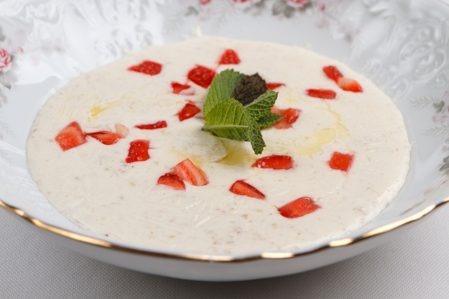 Геркулесовая каша с клубникой