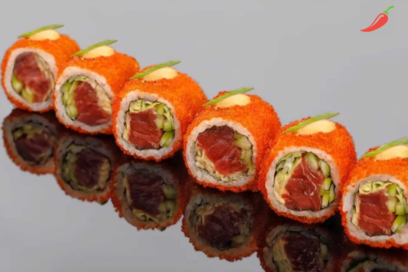 Калифорния с тунцом и японским соусом