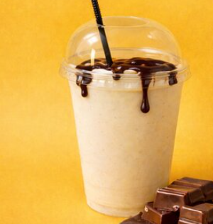 Молочный коктейль с шоколадным топингом 300мл