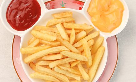 Картофель фри с сырным соусом