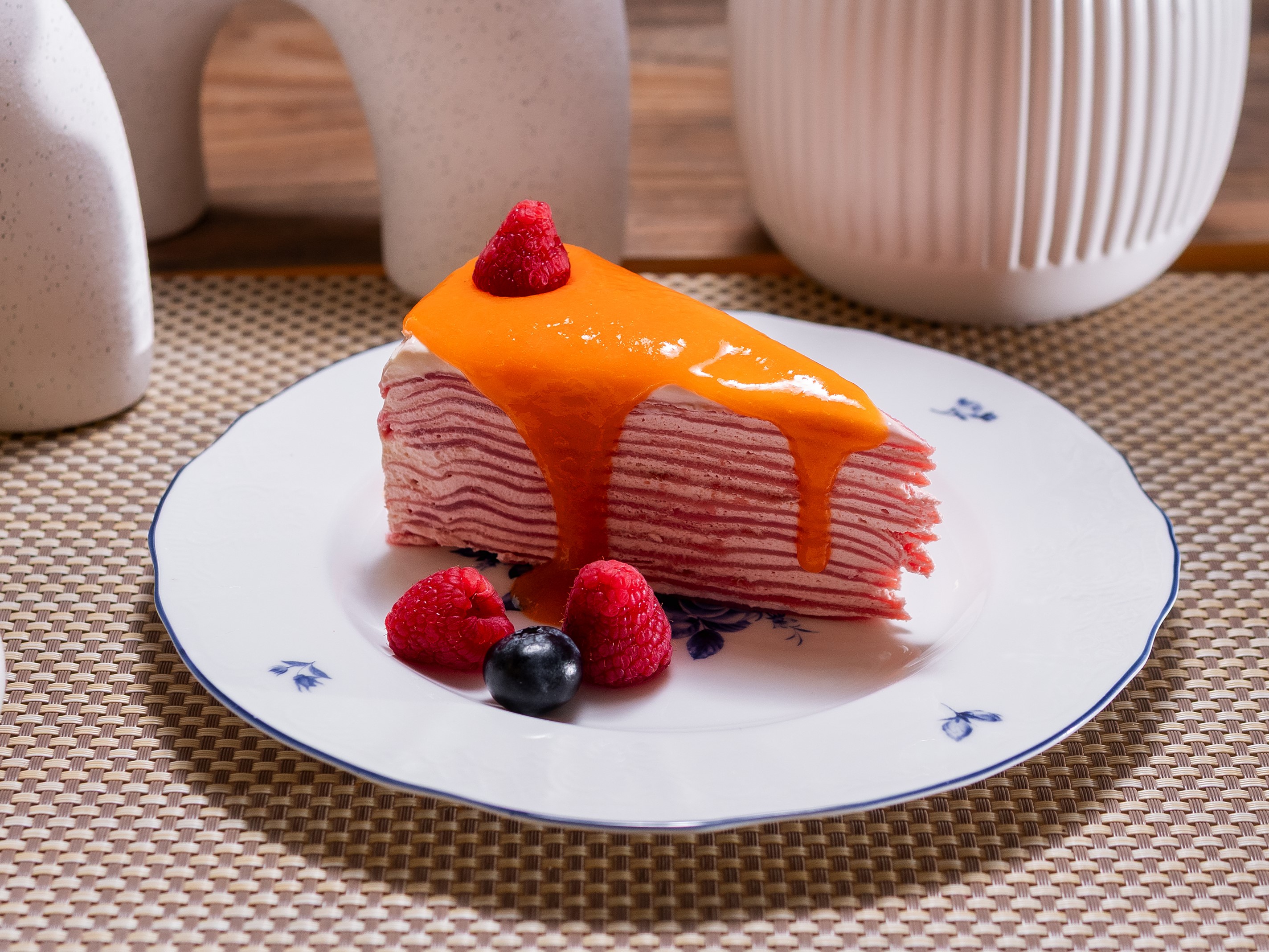 Блинный пирог с абрикосовым соусом