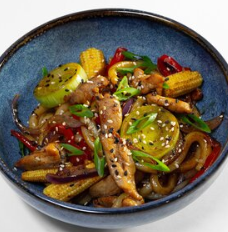 Удон с курицей и овощами