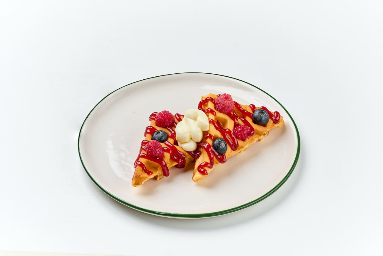 С маскарпоне и малиновым соусом