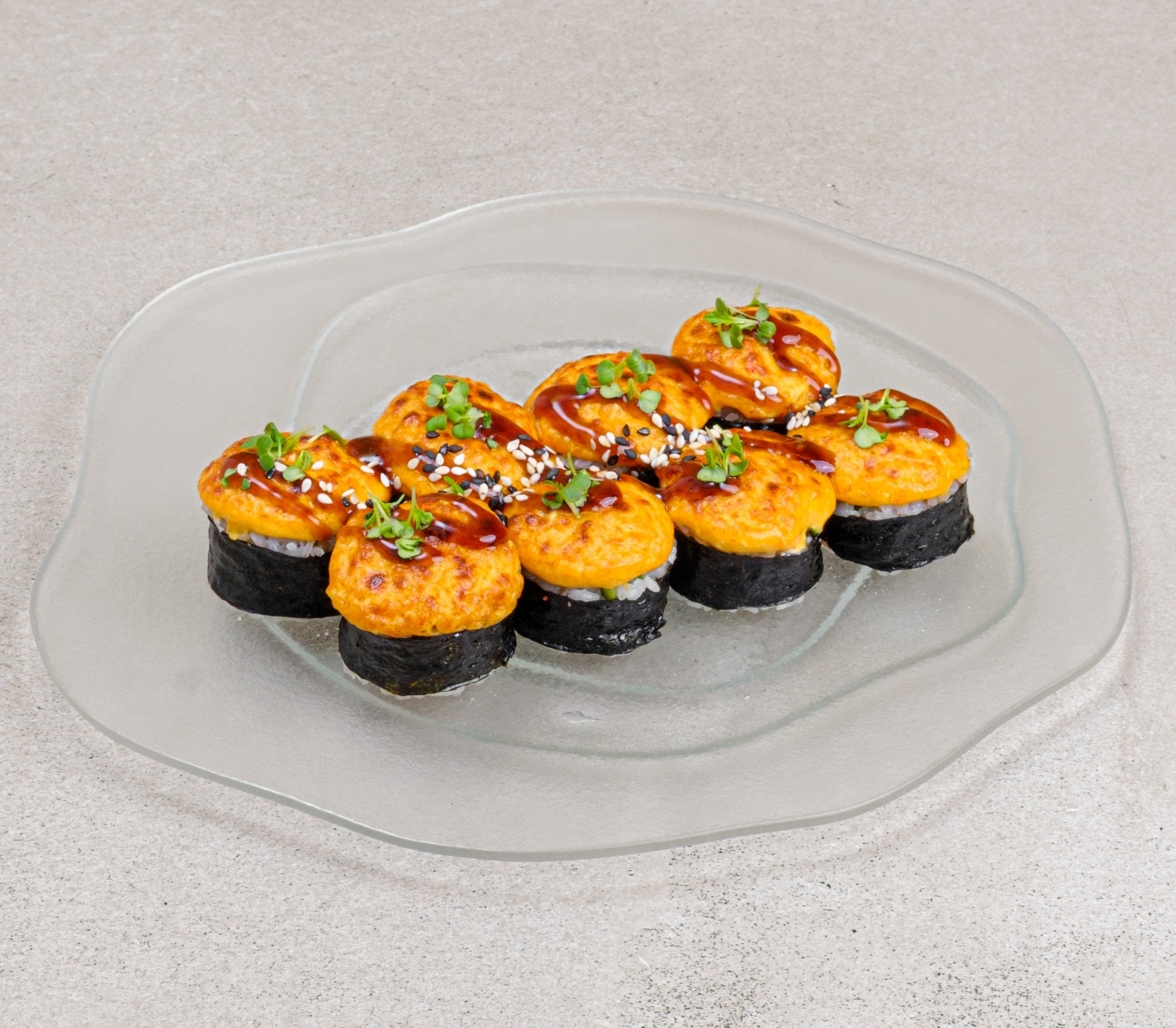 Запеченный ролл с лососем