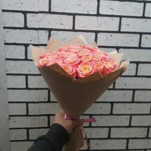 29 нежно персиковых роз Мисс Пигг