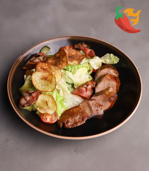 Cалат с томленым языком и беконом