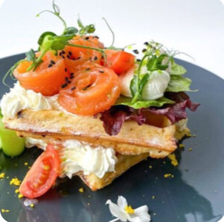 Вафля с лососем шпинатная