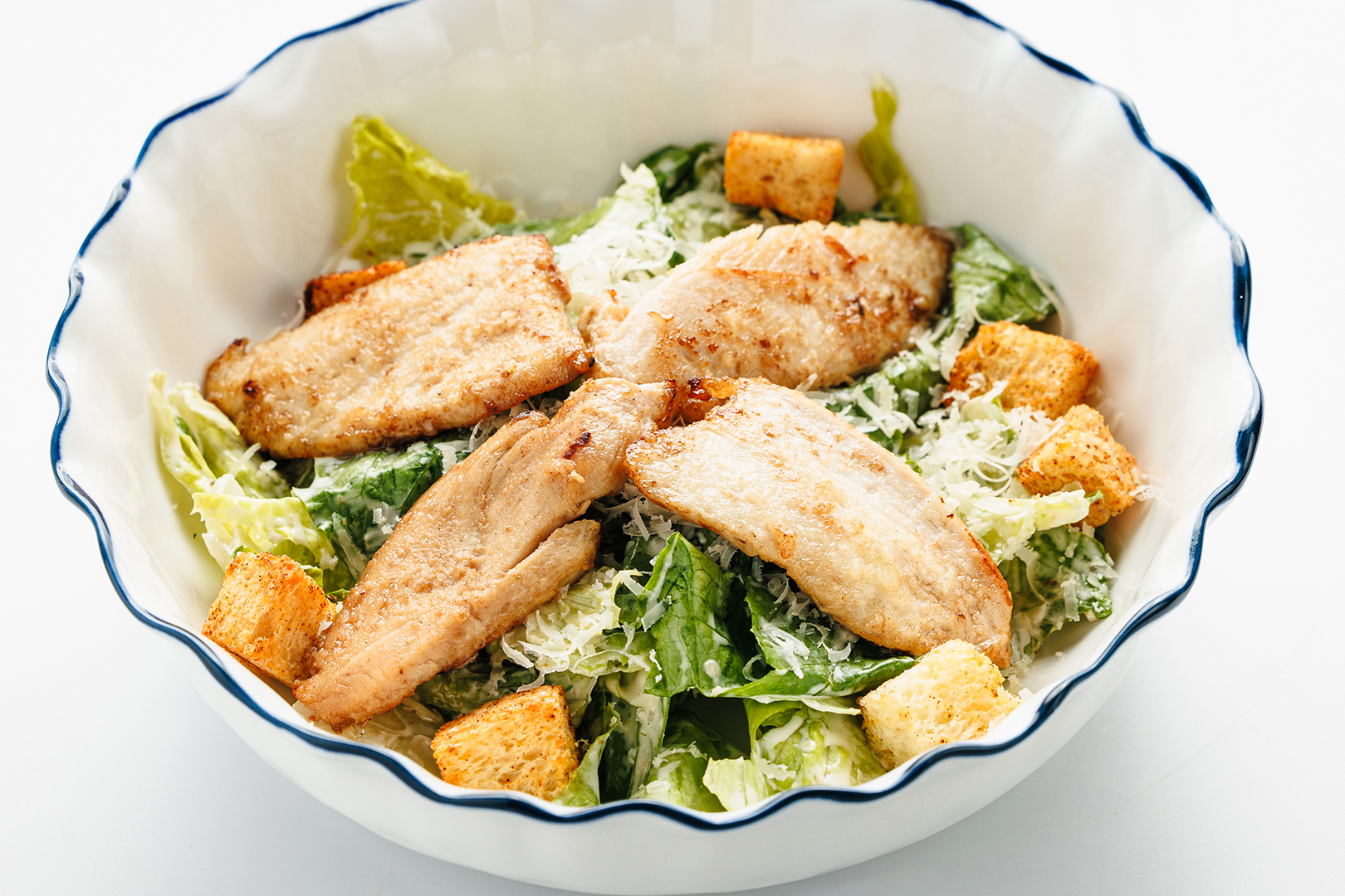 Салат “Цезарь” с мясом цыплёнка