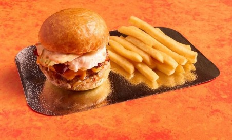 Коко бургер со свининой+фри в подарок