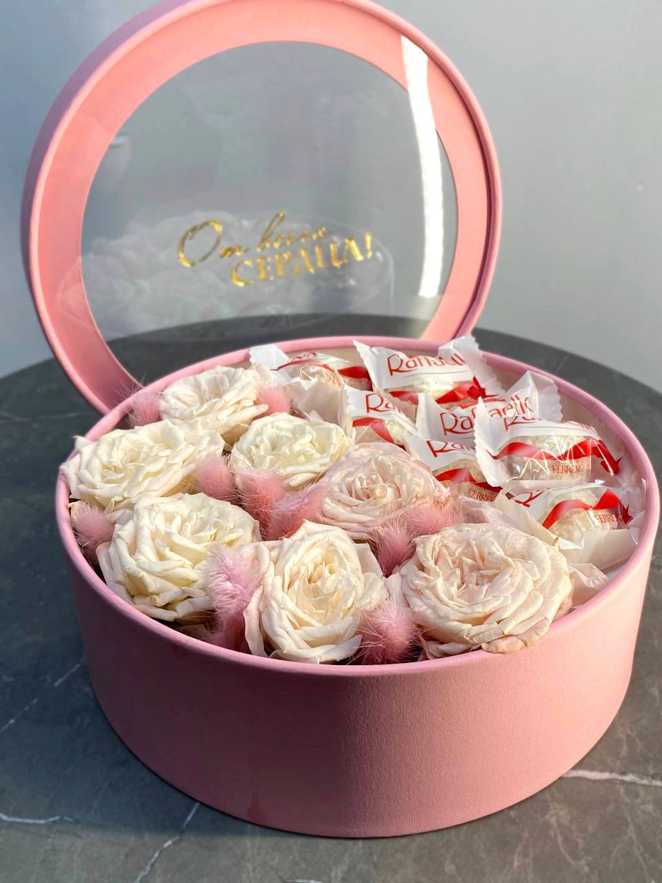 Пионовидные розы с рафаэлло макси