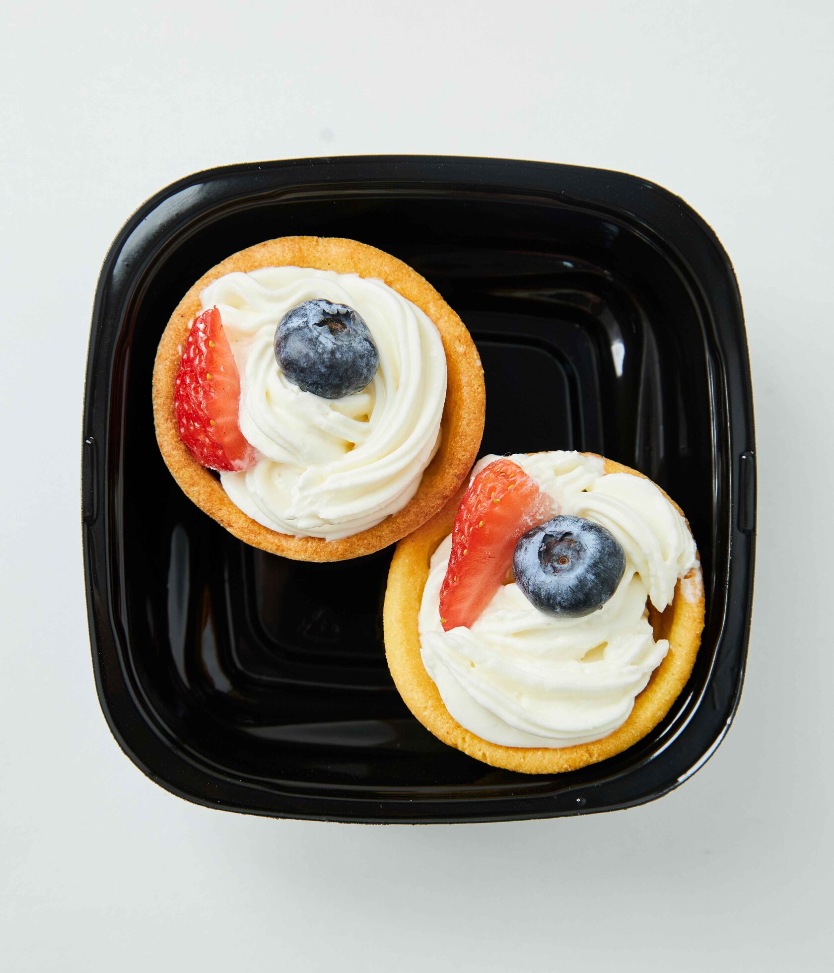 Творожные корзинки с ягодой