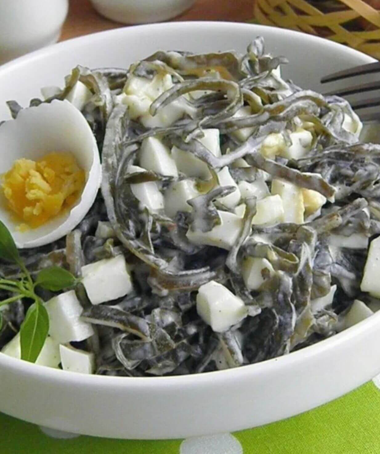 Салат с морской капустой