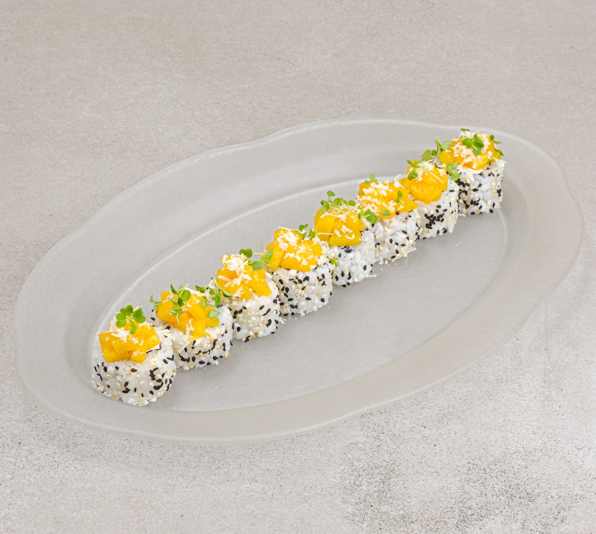 Ролл камчатский краб с манго