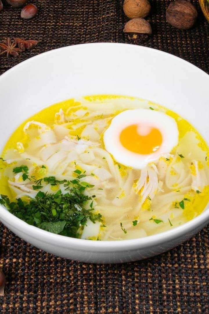 Куриный суп с домашней лапшой