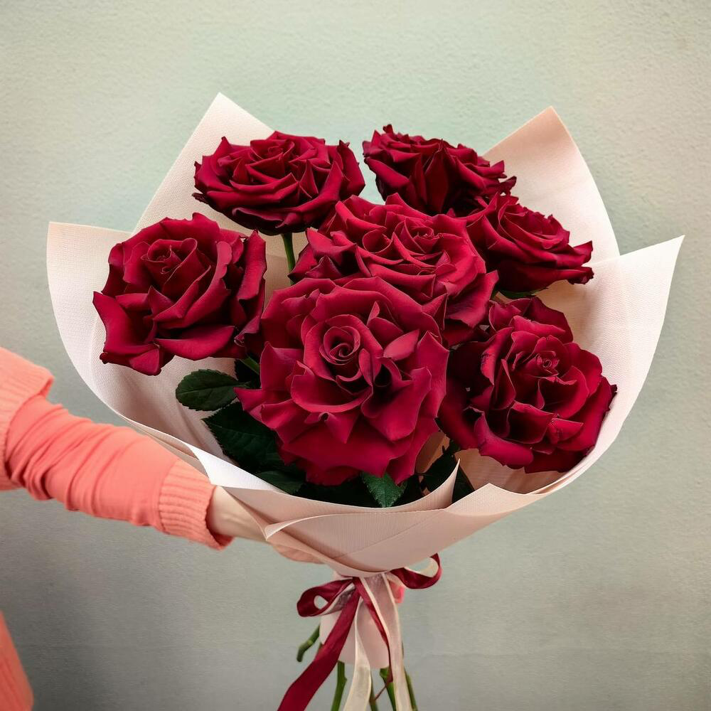 Букет из 7 французских красных роз для мамы (код 163)