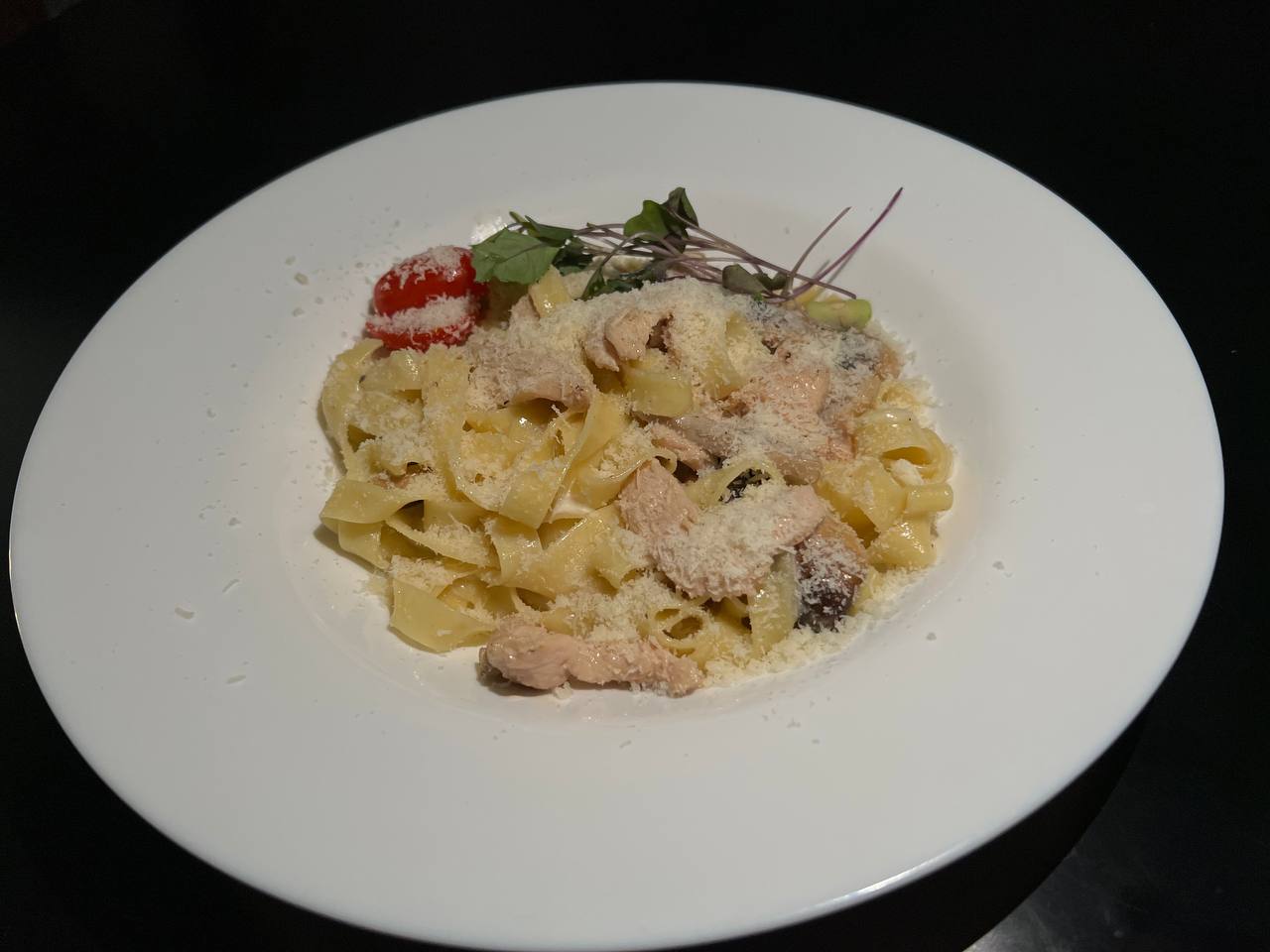 Феттучини с курицей и грибами