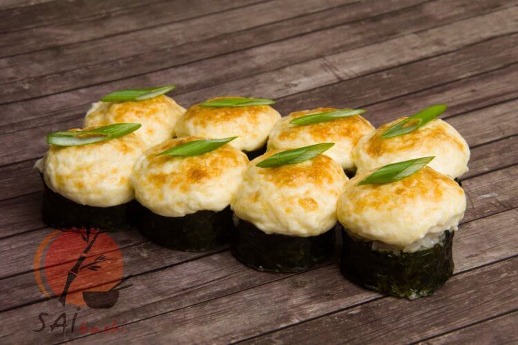 Запеченный ролл с куриной грудкой