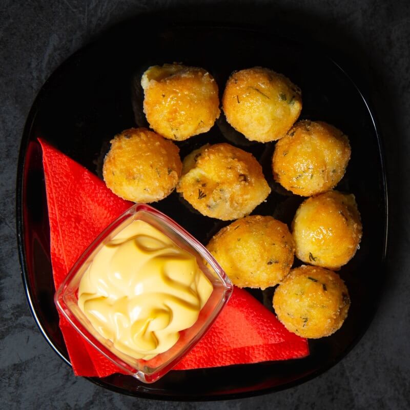 Сырные Шарики с сырным соусом