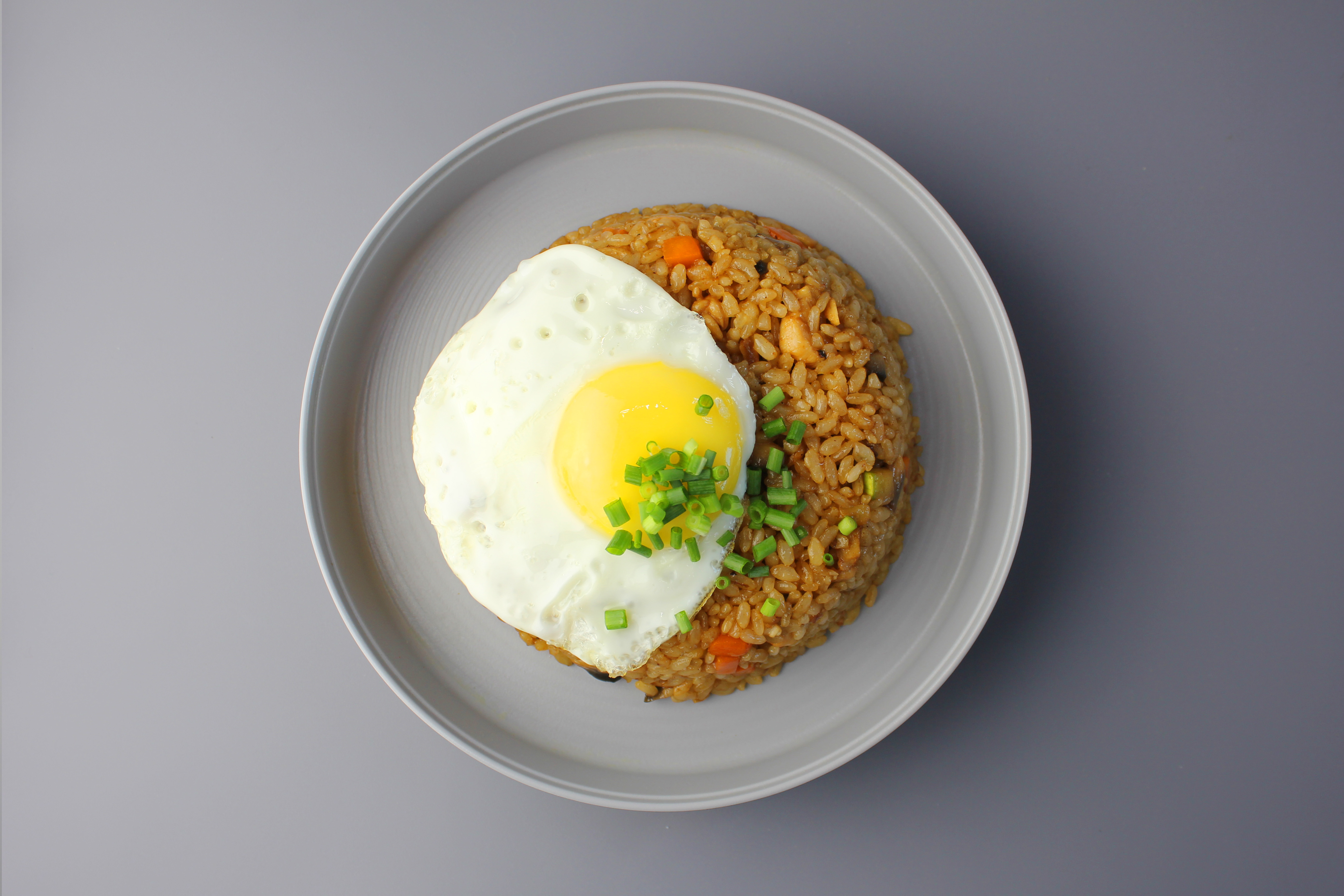 ЖАРЕНЫЙ РИС С ЦЫПЛЕНКОМ