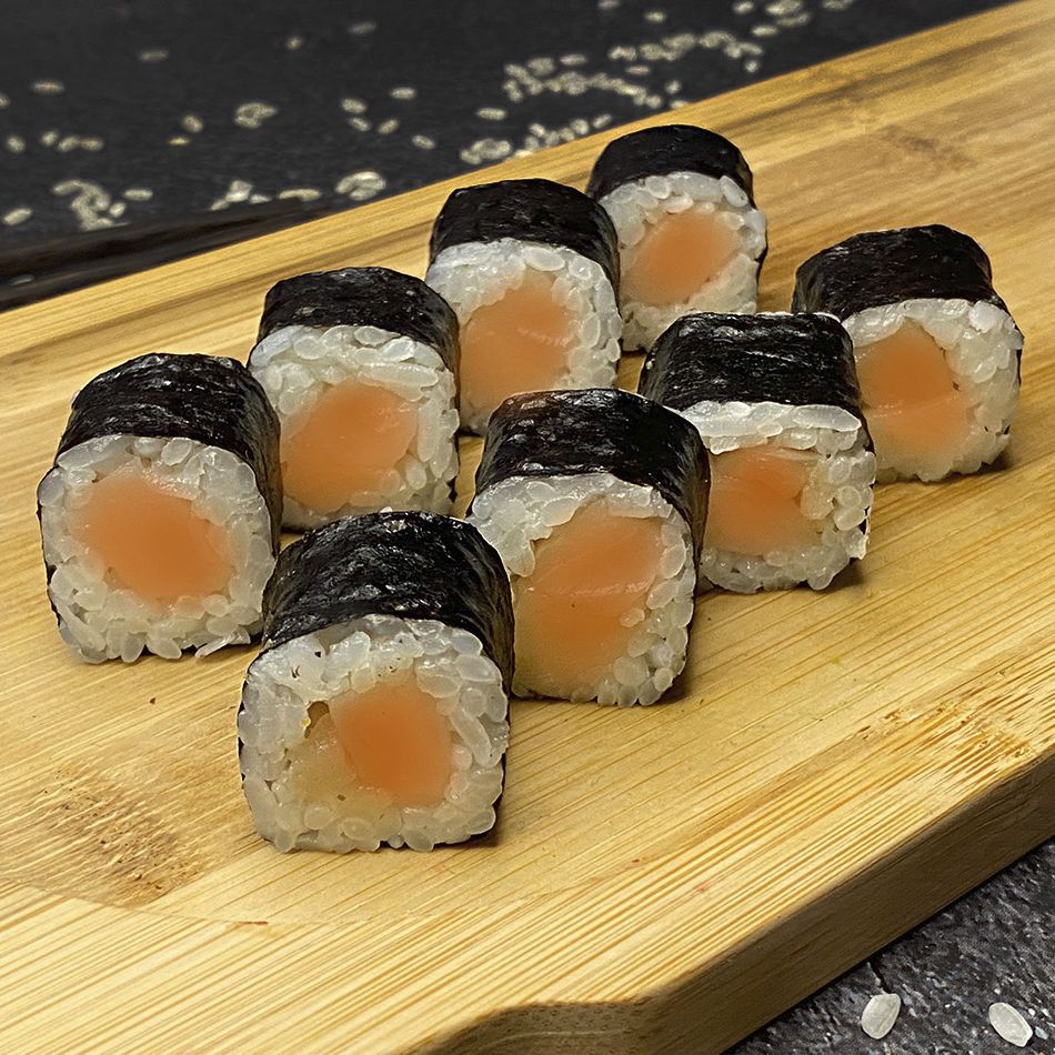 Маки с лососем