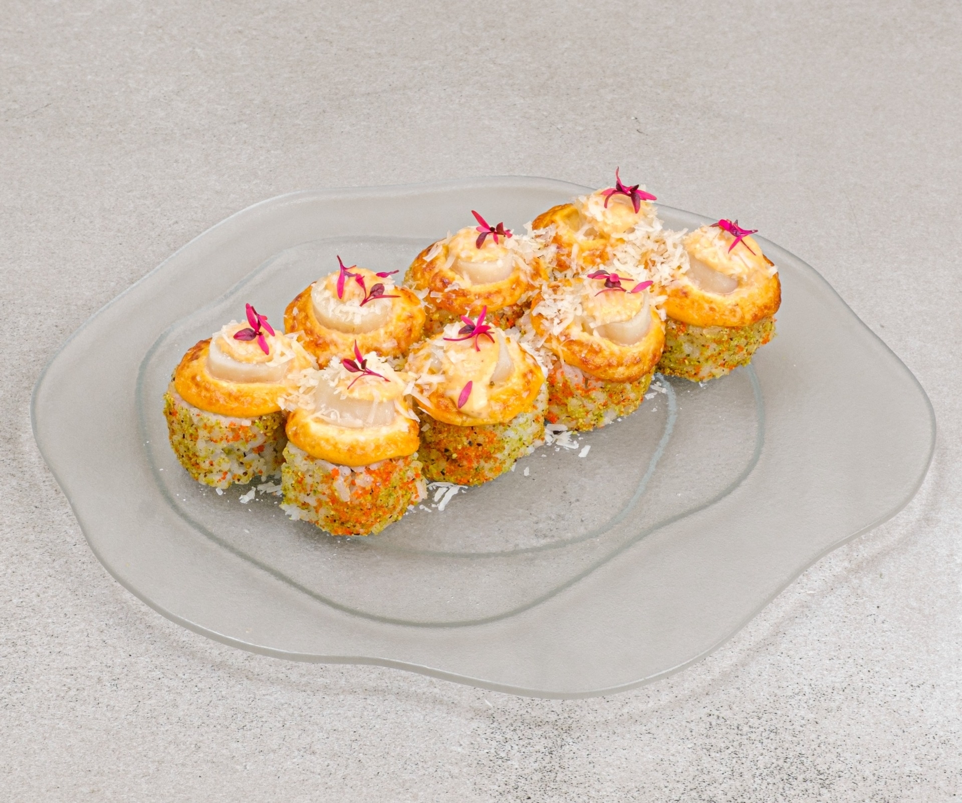 Запеченный ролл курильский гребешок с фисташкой