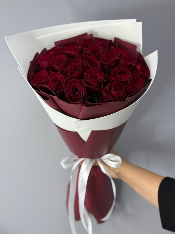Букет из 21 красной роз в фоамиране