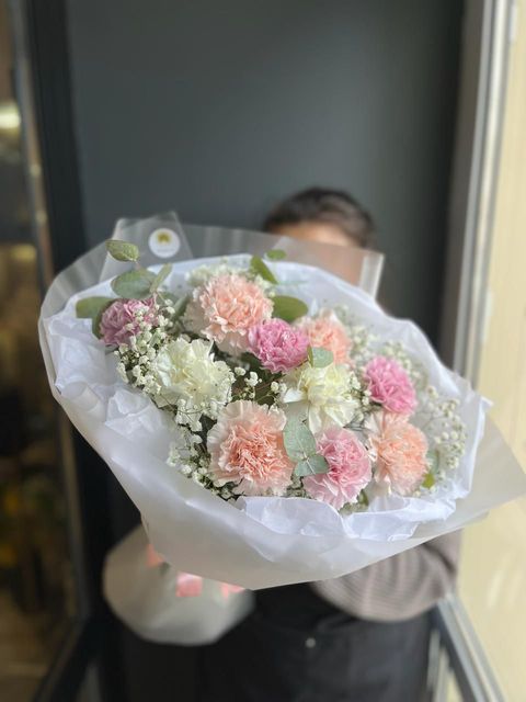 Нежные диантусы с гипсофилой