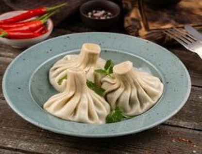 Хинкали с креветкой и снежным крабом в соусе том ям 3шт