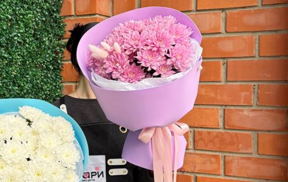 №2 Сиренево-розовый букет ажурных хризантем