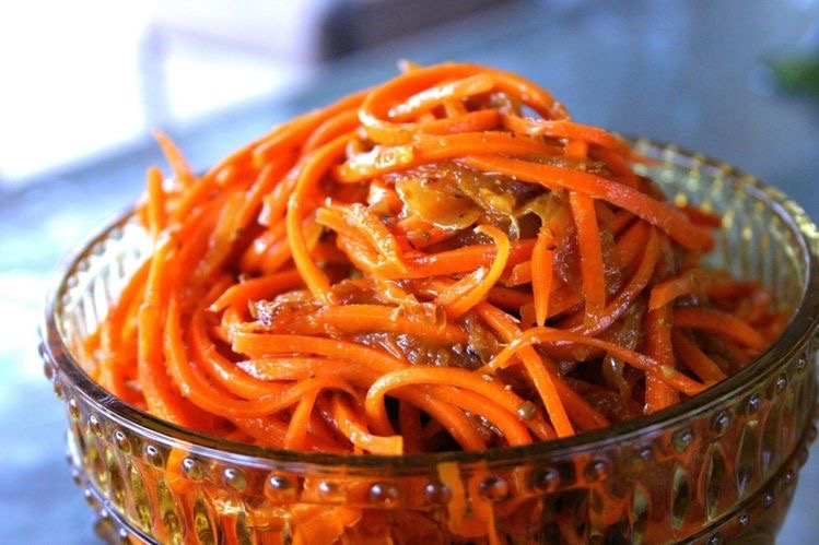 Cоленья (морковь по-корейски)