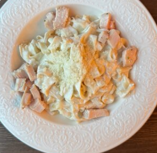 Паста ручной работы со сливками и цыпленком (стандартная порция)