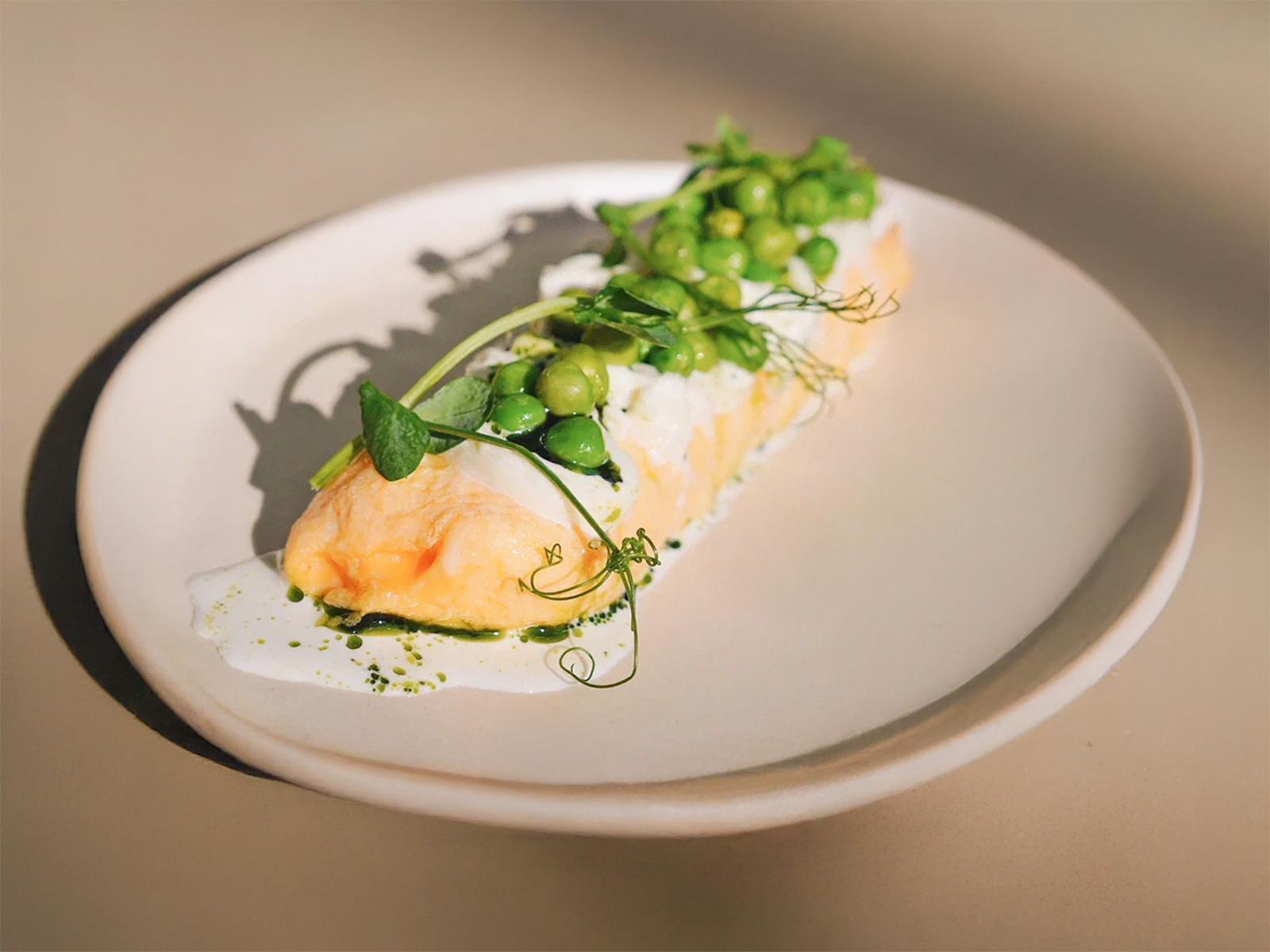 Омлет, страчателла, зеленый горошек