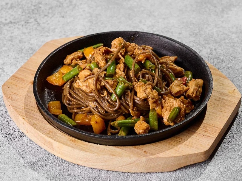 Wok с говядиной (гречневая лапша)