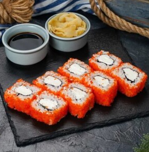 Ролл Окинава в сыре сremette и тобико