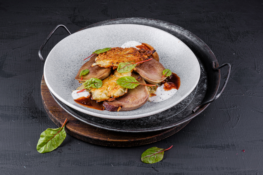 Язык телячий с драниками