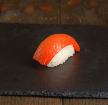 Суши с копченым лососем