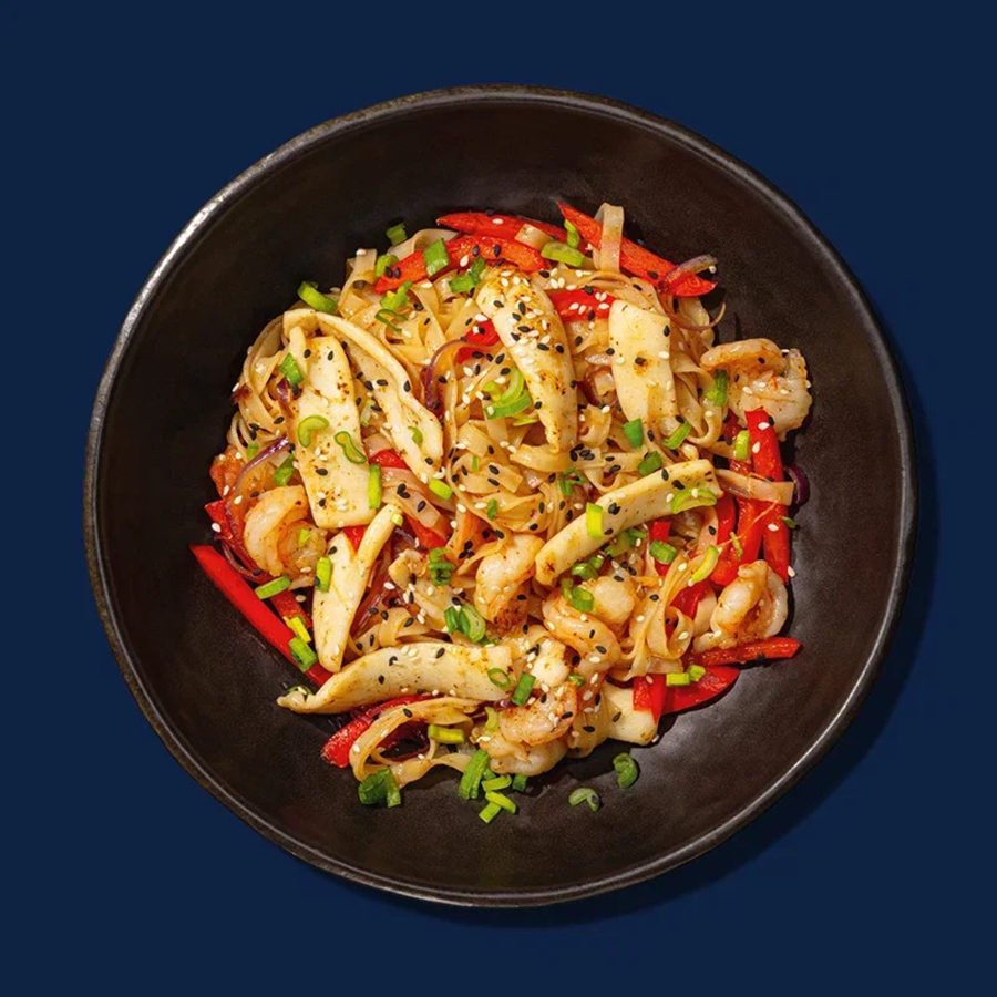 Рисовая лапша с морепродуктами в устричном соусе