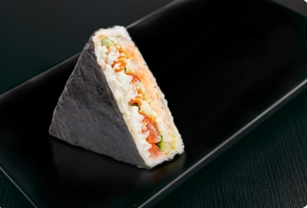 Онигири спайси лосось