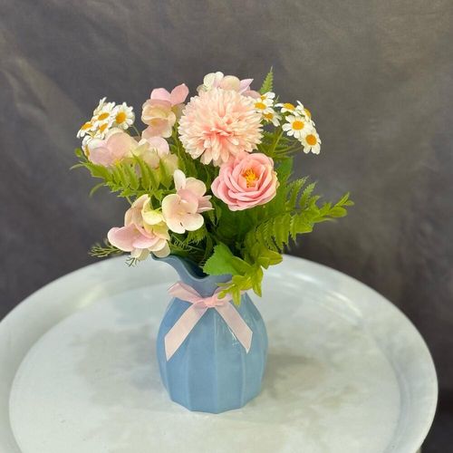 Букет цветов для дома в вазочке