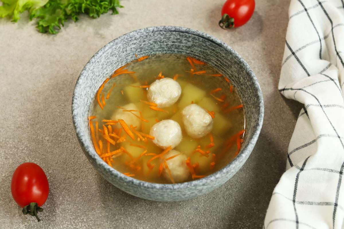 Куриный суп с фрикадельками
