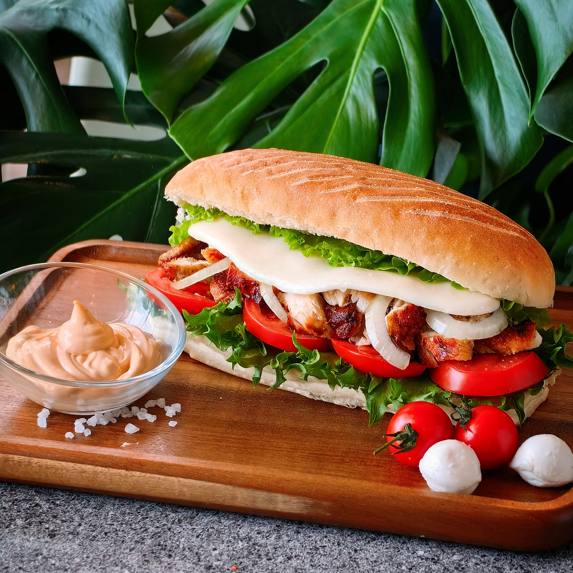 Панини сэндвич с курочкой и моцареллой