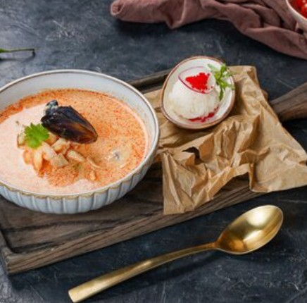 Том ям с морепродуктами