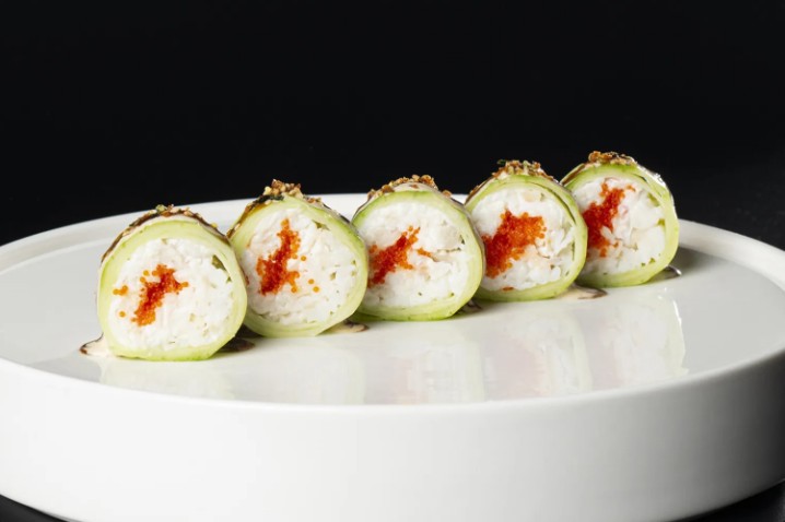 Кето-ролл с Камчатским Крабом и огурцом